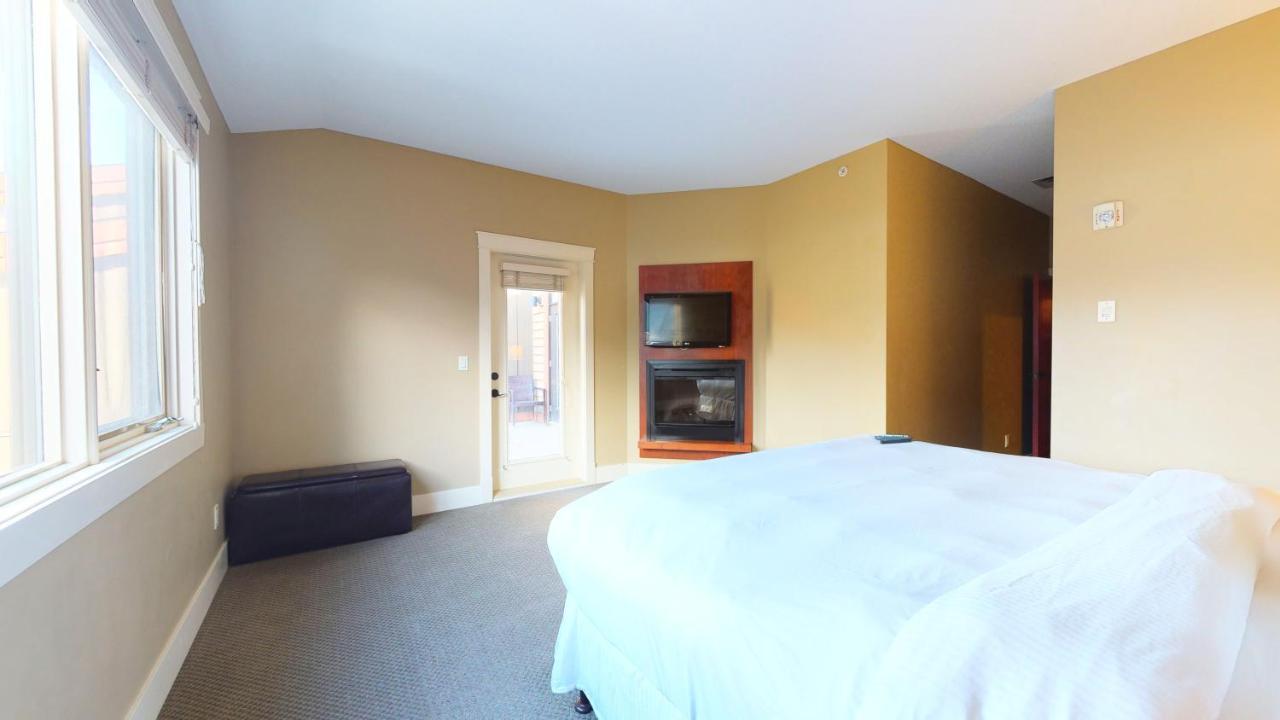 Spectacular Penthouse With Amazing Views, Indoor Pool And Hot Tub Hotel Canmore Exterior photo
